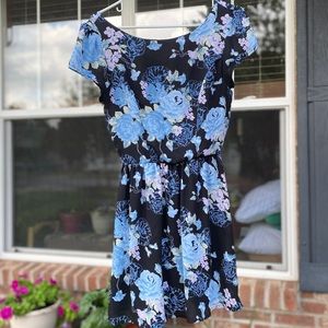 Babydoll floral print dress with zippered back